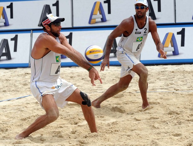 Márcio e Pedro Solberg volei de praia (Foto: Divulgação / FIVB)