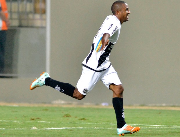 Cicinho, Atlético-Mg e ponte preta (Foto: Pedro Vilela / Agência Estado)