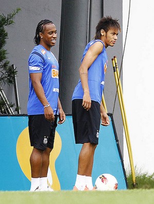 Arouca e Neymar em treino do Santos (Foto: Ricardo Saibun/Divulgação Santos FC)