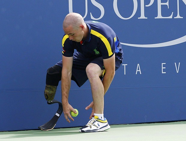 Boleiro prótese US Open tênis (Foto: Reuters)