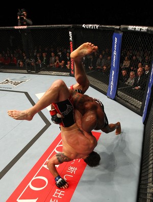 Rampage Jackson conseguiu aplicar uma queda incrível em Bader (Foto: Getty Images)