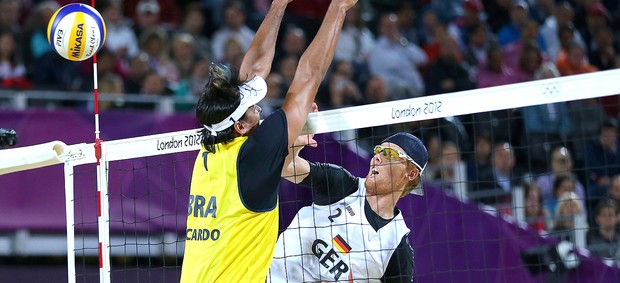 Jonas Reckermann e Ricardo, Vôlei de Praia, Brasil x Alemanha (Foto: Agência AP)