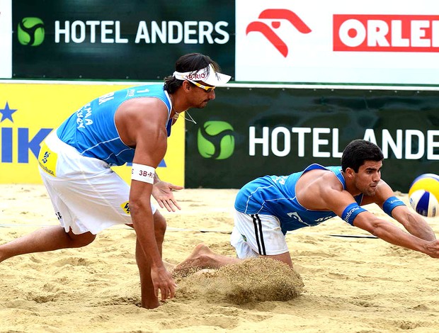 Ricardo e Vitor Felipe vôlei de praia Polônia (Foto: Divulgação / FIVB)