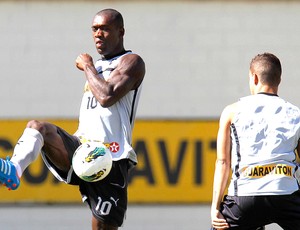 Seedorf no treino do Botafogo (Foto: Wagner Meier / Agif)