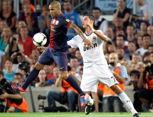 Cristiano Ronaldo e Daniel Alves, Barcelona x Real Madrid (Foto: Agência Reuters)