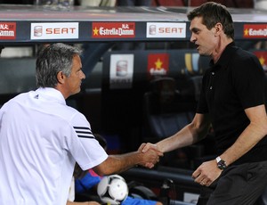 José Mourinho e Tito Vilanova se cumprimentam Real Madrid Barcelona (Foto: Getty Images)