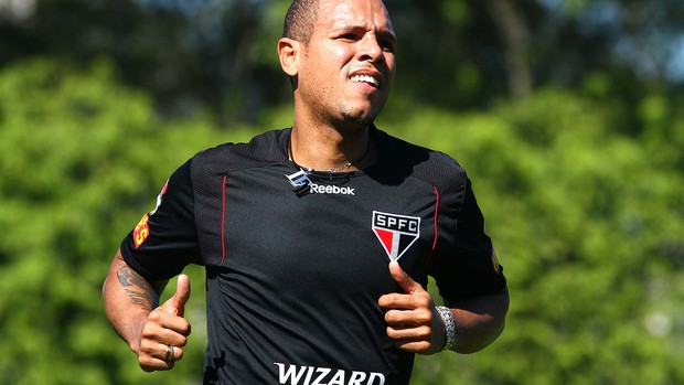 Luis Fabiano no treino do São Paulo (Foto: Luiz Pires / VIPCOMM)