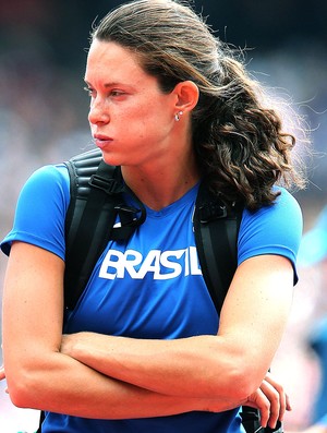 Fabiana Murer na prova de salto com vara em Londres (Foto: Ivo Gonzalez / Agencia O Globo)