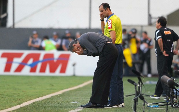 Tite Corinthians Santos (Foto: Marcos Ribolli / Globoesporte.com)