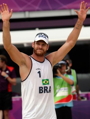 Alison vôlei de praia olimpíadas 2012 (Foto: AP)