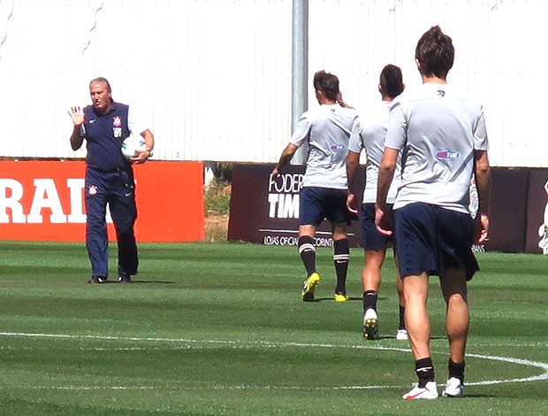 Tite no treino do Corinthians (Foto: Carlos Augusto Ferrari / Globoesporte.com)