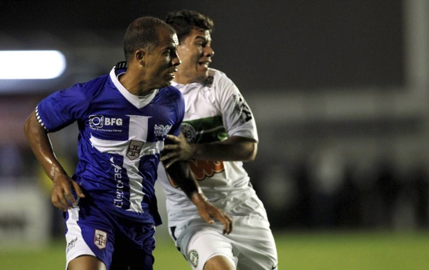 Felipe Vasco x Coritiba (Foto: Marcelo Theobaldo / O Globo)