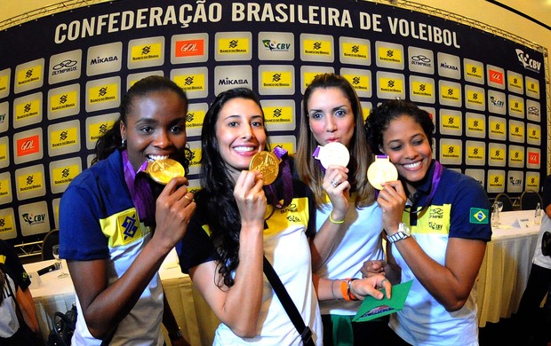 fabiana sheila thaissa brasil coletiva volei feminino (Foto: Marcos Ribolli/GLOBOESPORTE.COM)