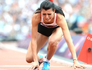 Merve Aydin chora na prova dos 800m  (Foto: AFP)