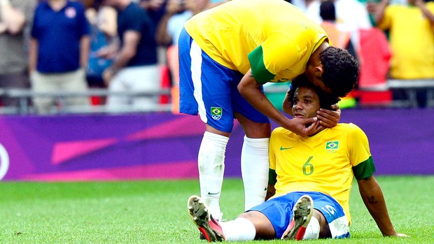 Thiago Silva Marcelo derrota Brasil final México (Foto: AFP)