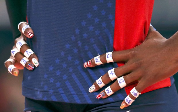 Detalhes nas mãos da jogadora de vôlei Destinee Hooker do EUA (Foto: Agência Reuters)