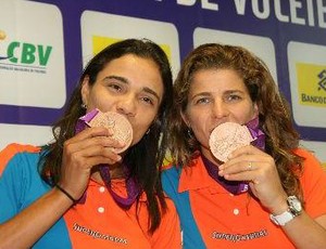 Juliana e Larissa vôlei de praia (Foto: CBV)