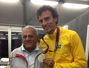 Emanuelo e o pai Seu Fernando vôlei de praia (Foto: Bianca Rothier / TV Globo)