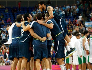 Comemoração, Brasil x Argentina, Basquete (Foto: Agência Reuters)