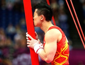 Yibing Chen após a prova de argolas Londres (Foto: AP)