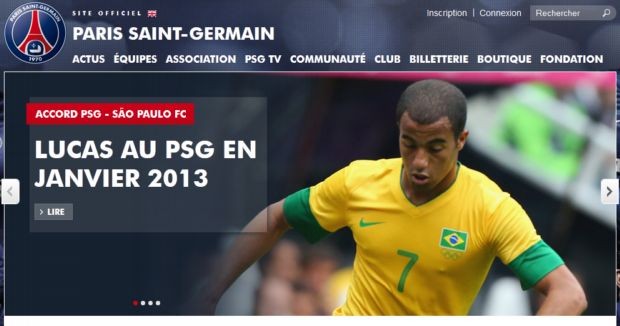 Site do Paris Saint-Germain anuncia a contratação de Lucas (Foto: Reprodução)