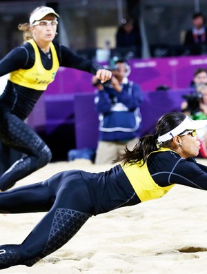 Juliana e Larissa, Vôlei de Praia (Foto: Agência AP)