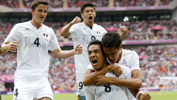 Marco Fabián méxico gol japão futebol loondres  (Foto: Agência EFE)