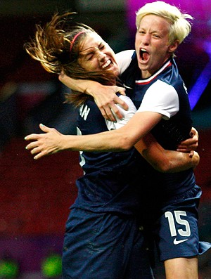 Rapinoe e Alex Morgan, Estados Unidos x Canadá (Foto: Agência Reuters)