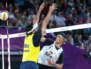 Jonas Reckermann e Ricardo, Vôlei de Praia, Brasil x Alemanha (Foto: Agência AP)