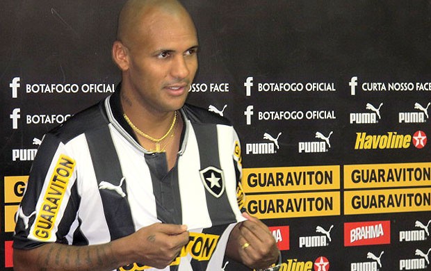 Amaral apresentação Botafogo (Foto: André Casado / Globoesporte.com)