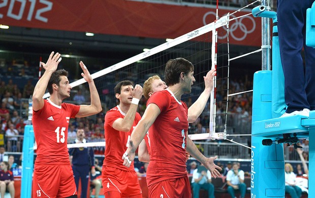 Lukasz Zygadlo na partida de vôlei da Polônia contra a Austrália (Foto: AFP)