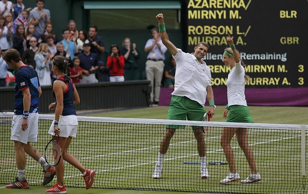 Victoria Azarenka tênis Wimbledon Londres 2012 Max Mirnyi (Foto: Reuters)