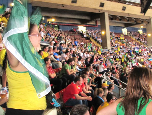 Vibração de torcedora brasileira (Foto: Cahê Mota / Globoesporte.com)