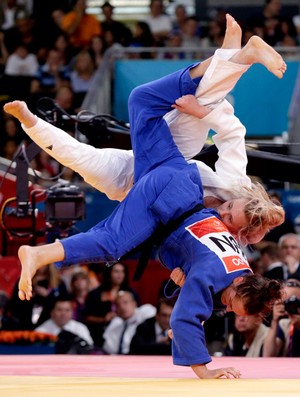 judô Abigel Joo Hungria Daria Pogorzelec polônia londres 2012 (Foto: Agência Reuters)