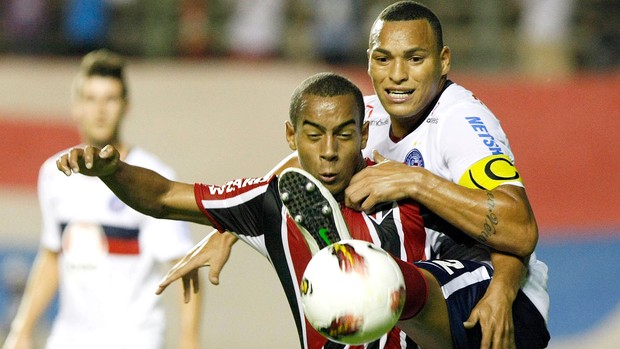 Ademilson e Titi, Bahia x São Paulo (Foto: Rubens Chiri / Agência Estado)