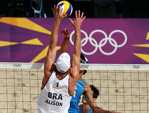 Alison vôlei de praia olimpíadas 2012 (Foto: Reuters)