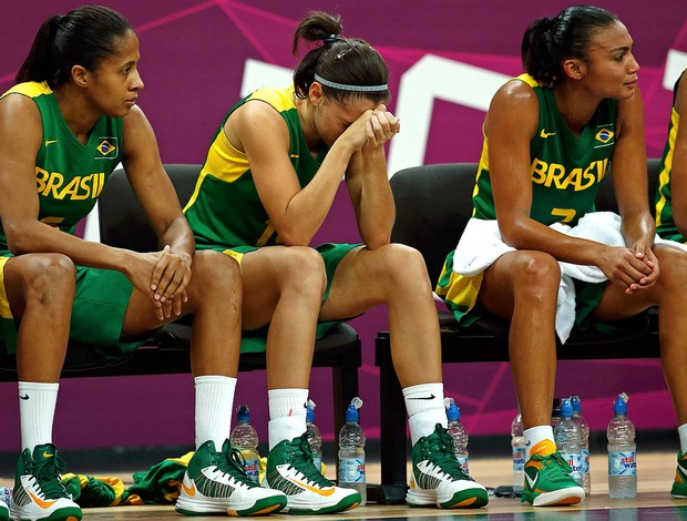 basquete brasil choro derrota austrália Londres 2012 (Foto: Agência Reuters)