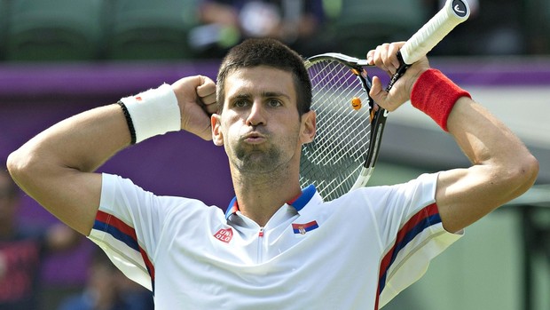 Novak Djokovic vence Hewitt Londres 2012 (Foto: AFP)