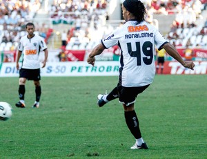 Ronaldinho Gaucho, Atlético-mg e Fluminense (Foto: Rudy Trindade / Agência Estado)