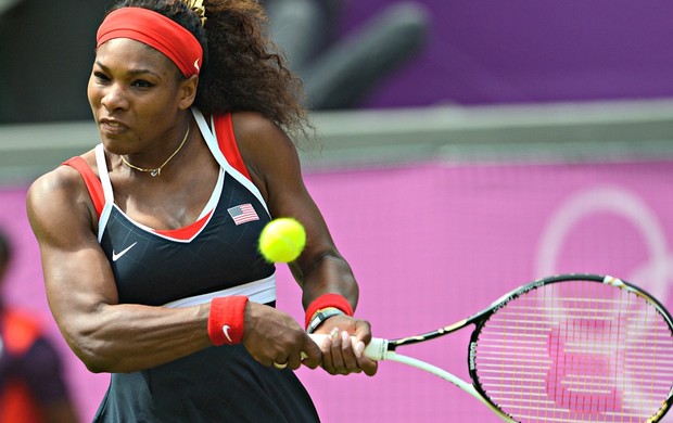 Serena Williams vence Urszula Radwanska em Londres (Foto: AFP)