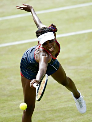 Venus Williams derrota Sara Errani em Londres (Foto: AFP)