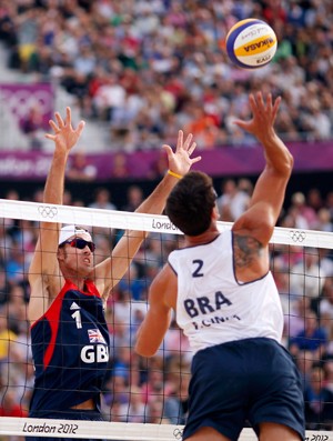 Ricardo e Pedro Cunha x Steve Grotowski vôlei de praia londres 2012 olimpiadas (Foto: Reuters)