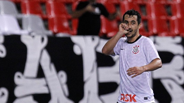 Douglas gol Corinthians (Foto: Wagner Meier / Ag. Estado)