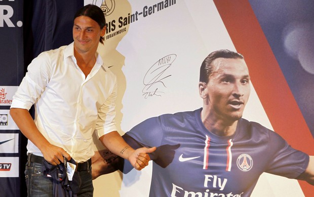 Zlatan Ibrahimovic apresentação Paris Saint-Germain (Foto: Reuters)