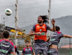 Loco Abreu no primeiro treino como jogador do Figueirense (Foto: Luiz Henrique, FFC)