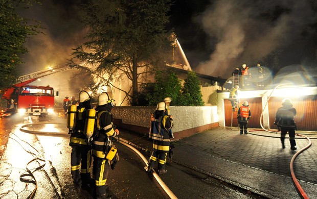 Incêndio na casa do jogador Breno do Bayer de Munique (Foto: EFE)