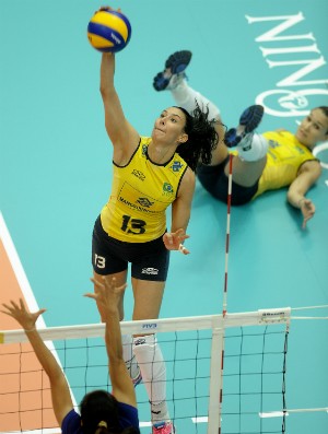 Sheilla contra Tailândia no Grand Prix (Foto: FIVB / Divulgação)