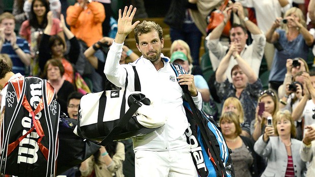 Julien Benneteau na partida de tênis contra Federer (Foto: Reuters)