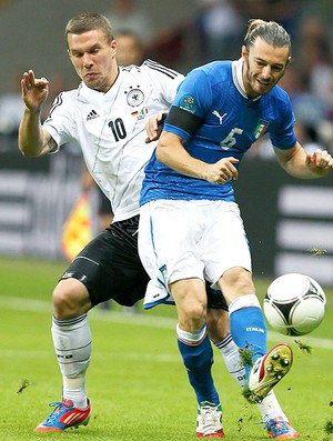 Lukas Podolski na partida da Alemanha contra Itália  (Foto: Reuters)