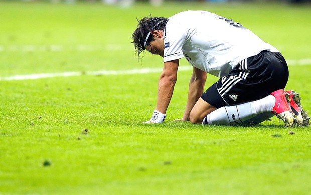 Ozil na derrota da Alemanha para a Itália (Foto: Reuters)